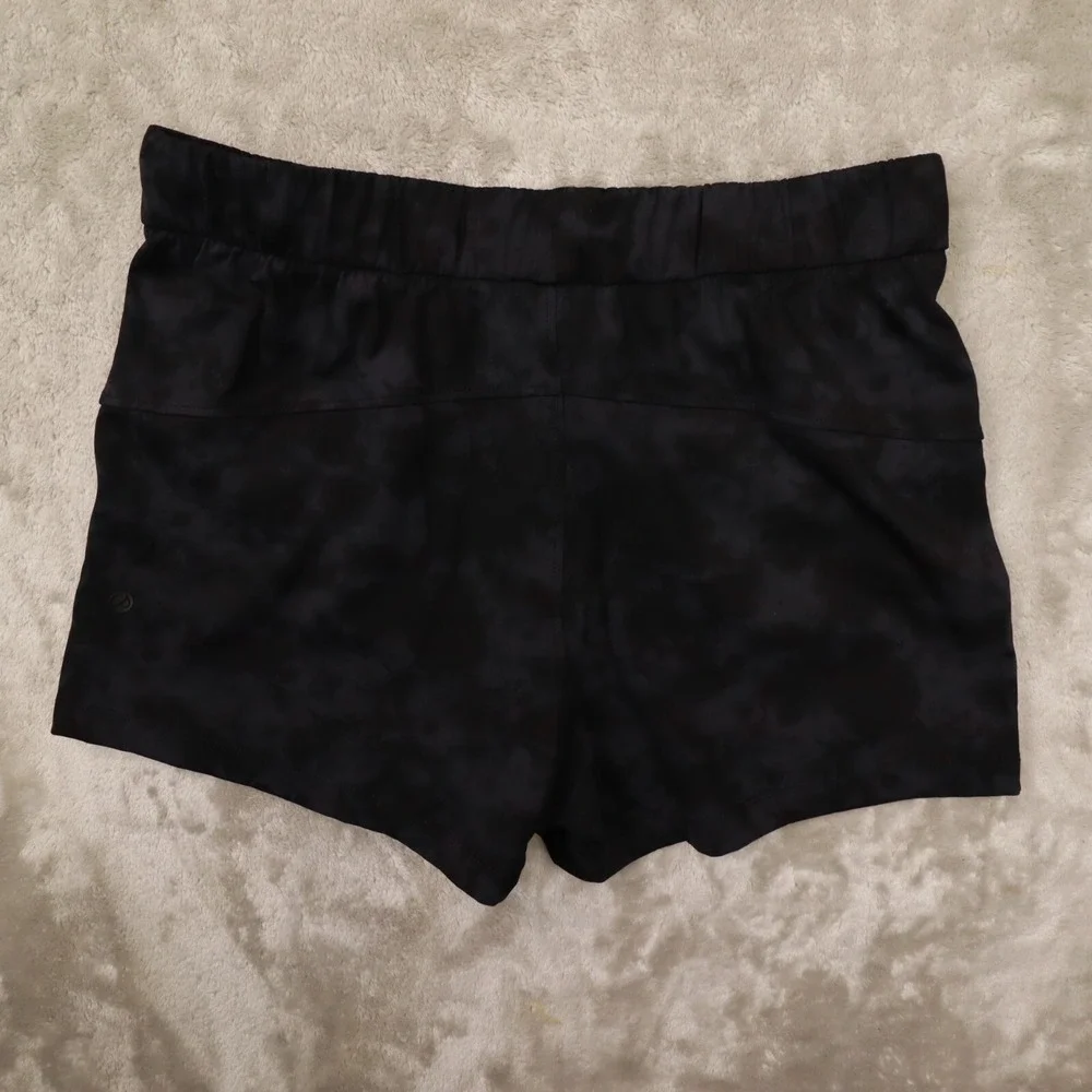 Craze Yoga Women's‎ Black Grey Printed Casual Shorts 3